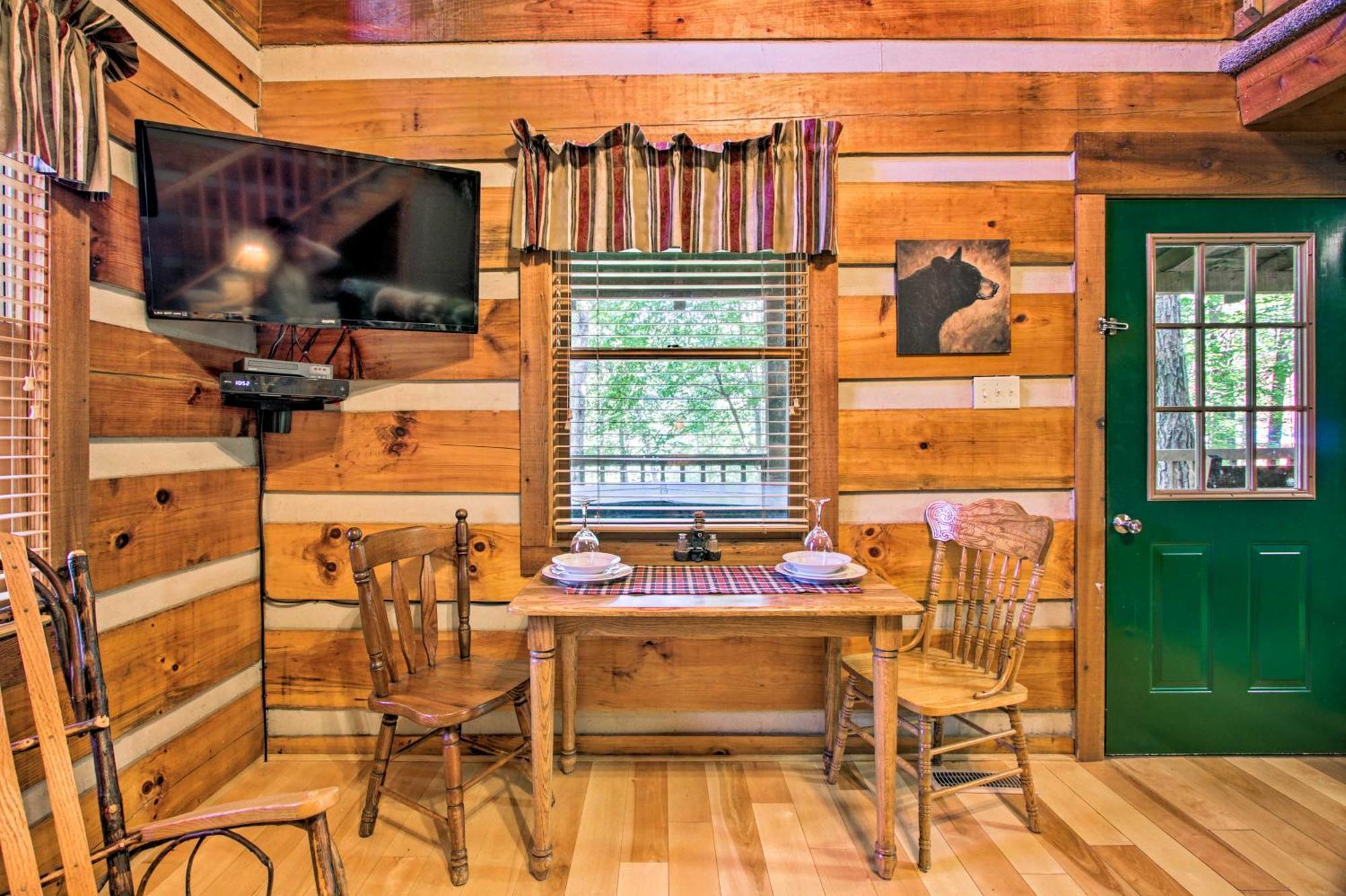 Secluded Forest Cabin, 4 Mi To Downtown Gatlinburg Vila Exterior foto